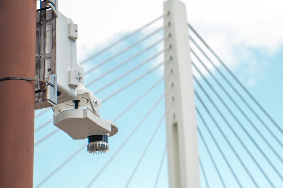 Inspemon monitoring machine installed near the Nantes bridge for structural monitoring and data collection 2